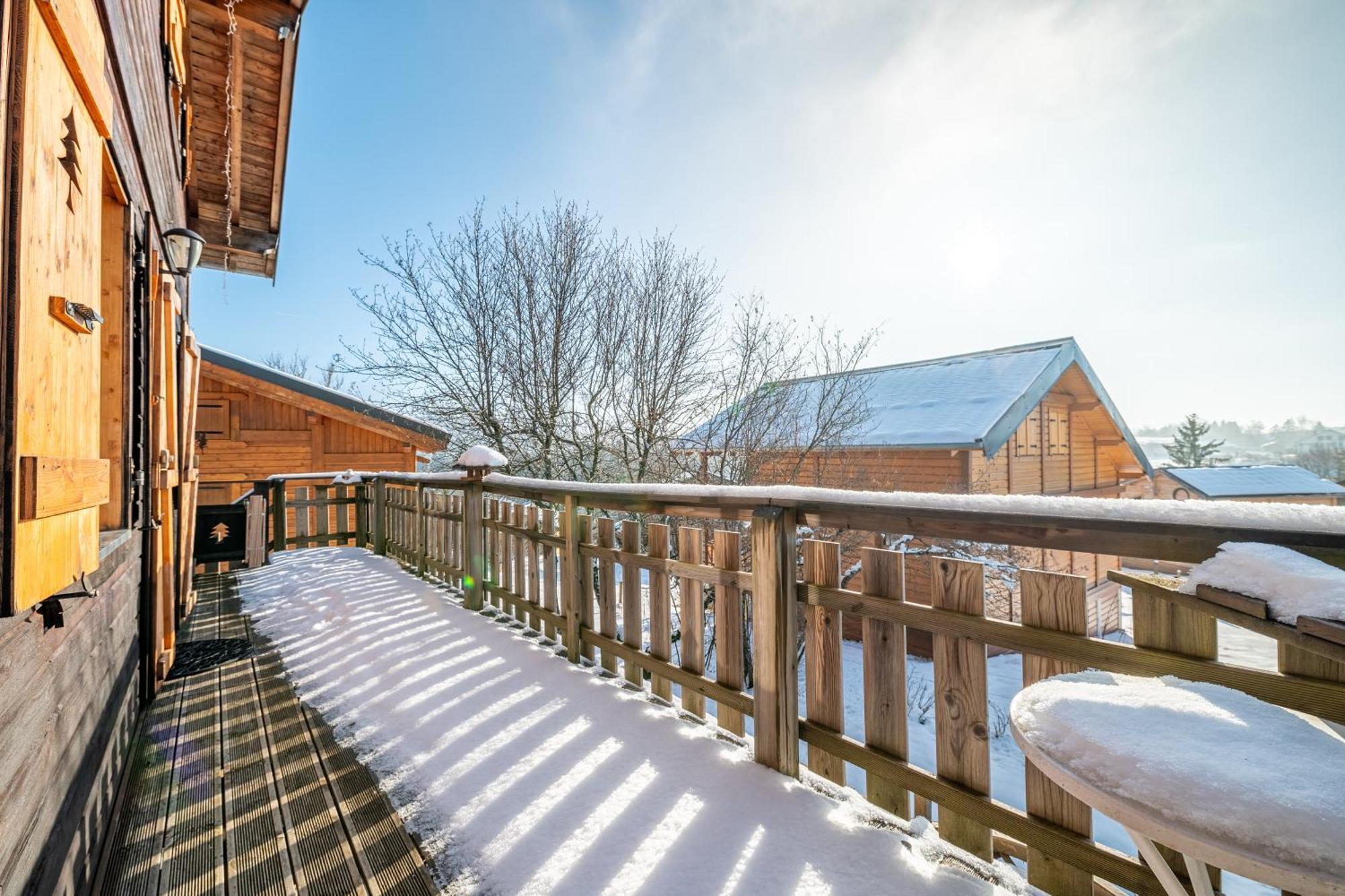 Chalet L'Embellie - Chalet Avec Piscine Partagee Saint-Laurent-en-Grandvaux Zewnętrze zdjęcie